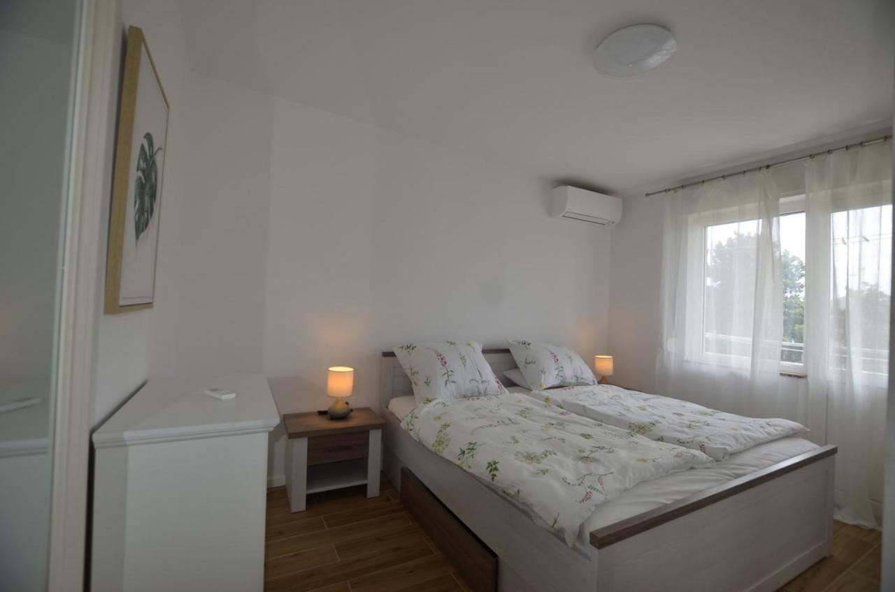 Sarah Apartment โรวีน ภายนอก รูปภาพ