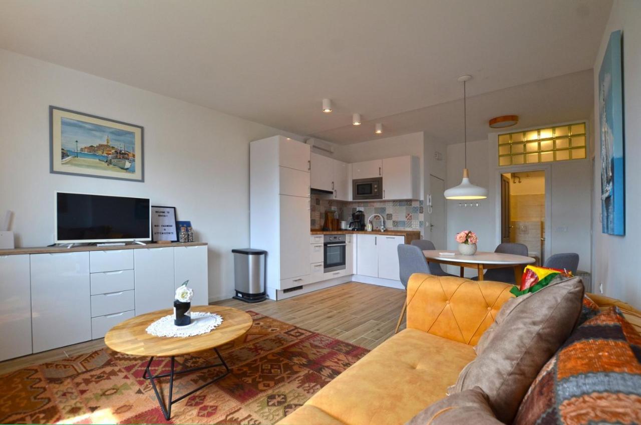 Sarah Apartment โรวีน ภายนอก รูปภาพ