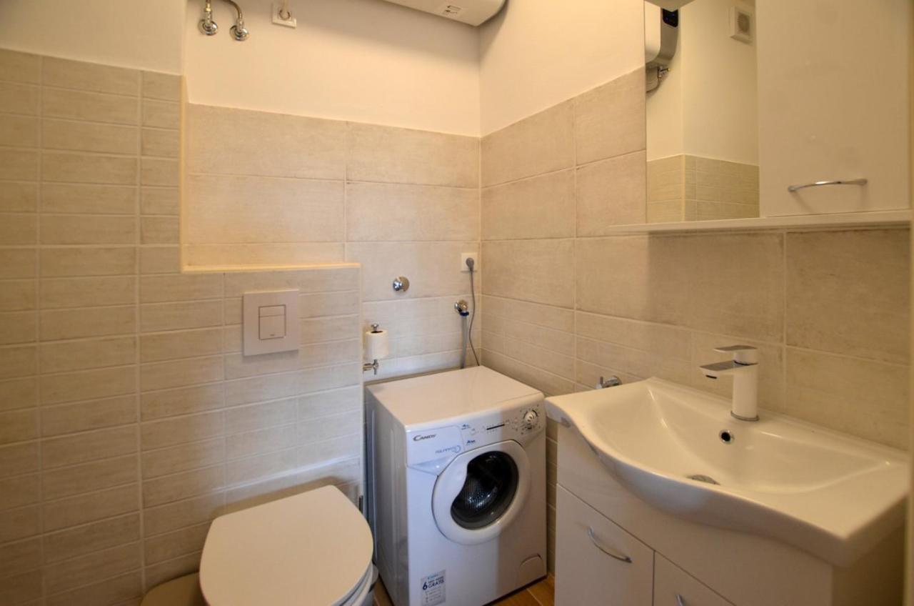 Sarah Apartment โรวีน ภายนอก รูปภาพ